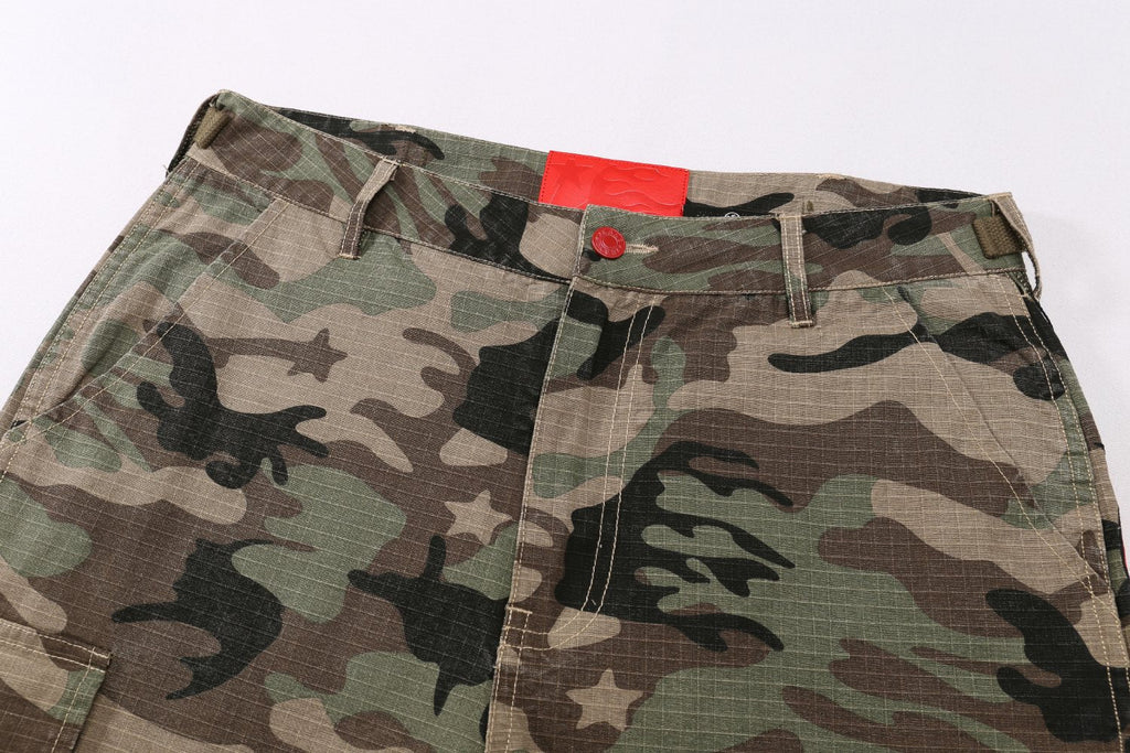 Hellstar Camo Cargo Pants with Strap Details — detail