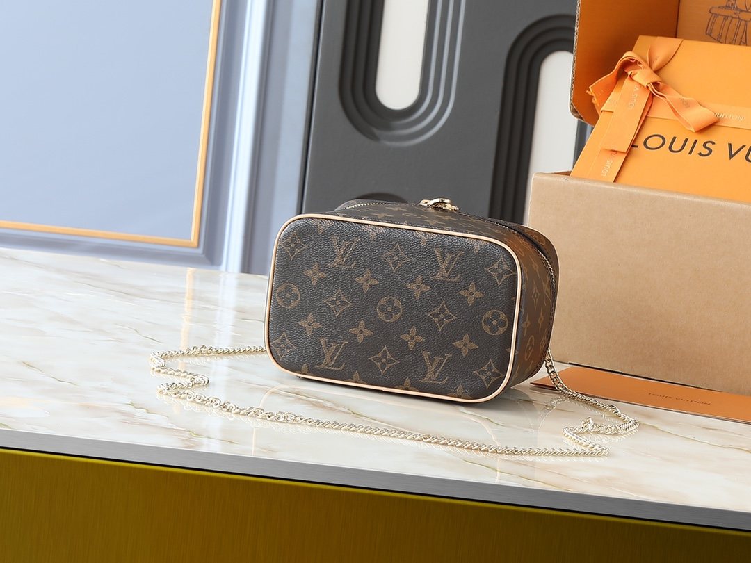 Louis Vuitton Nice Monogram Vanity Bag — detail