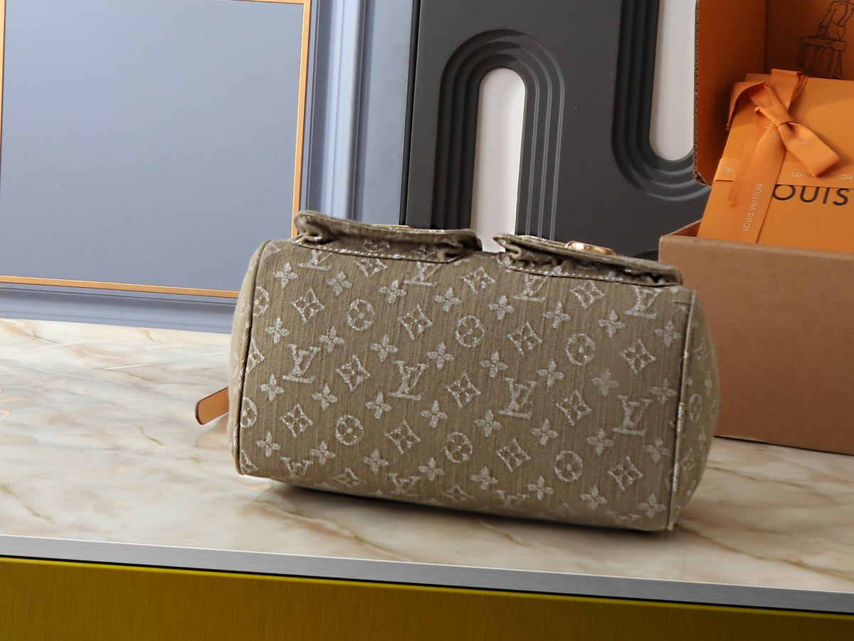 Louis Vuitton Monogram Twin-Pocket Denim Handbag — detail