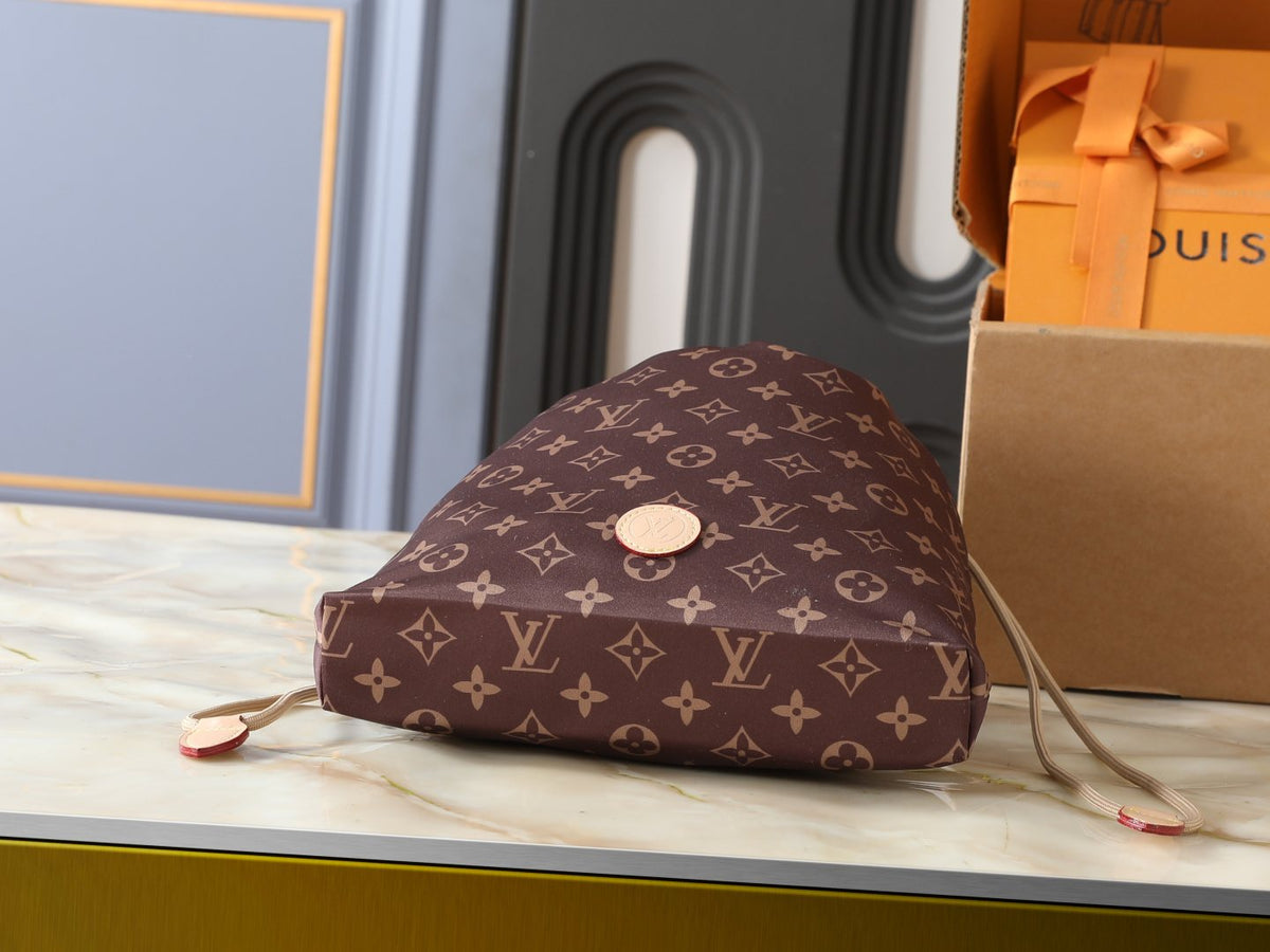 Louis Vuitton Keeper Monogram Drawstring Clutch — detail