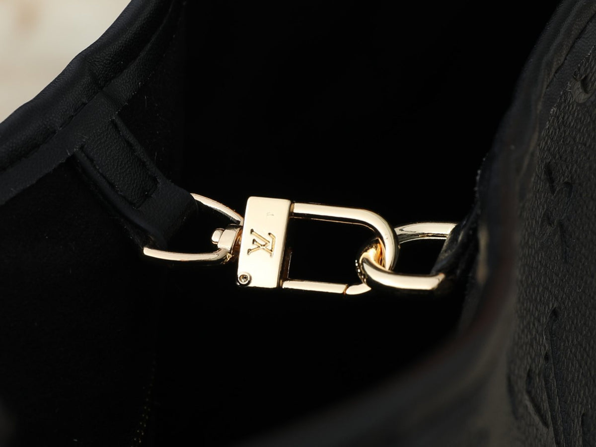 Louis Vuitton Graceful Shoulder Bag — detail