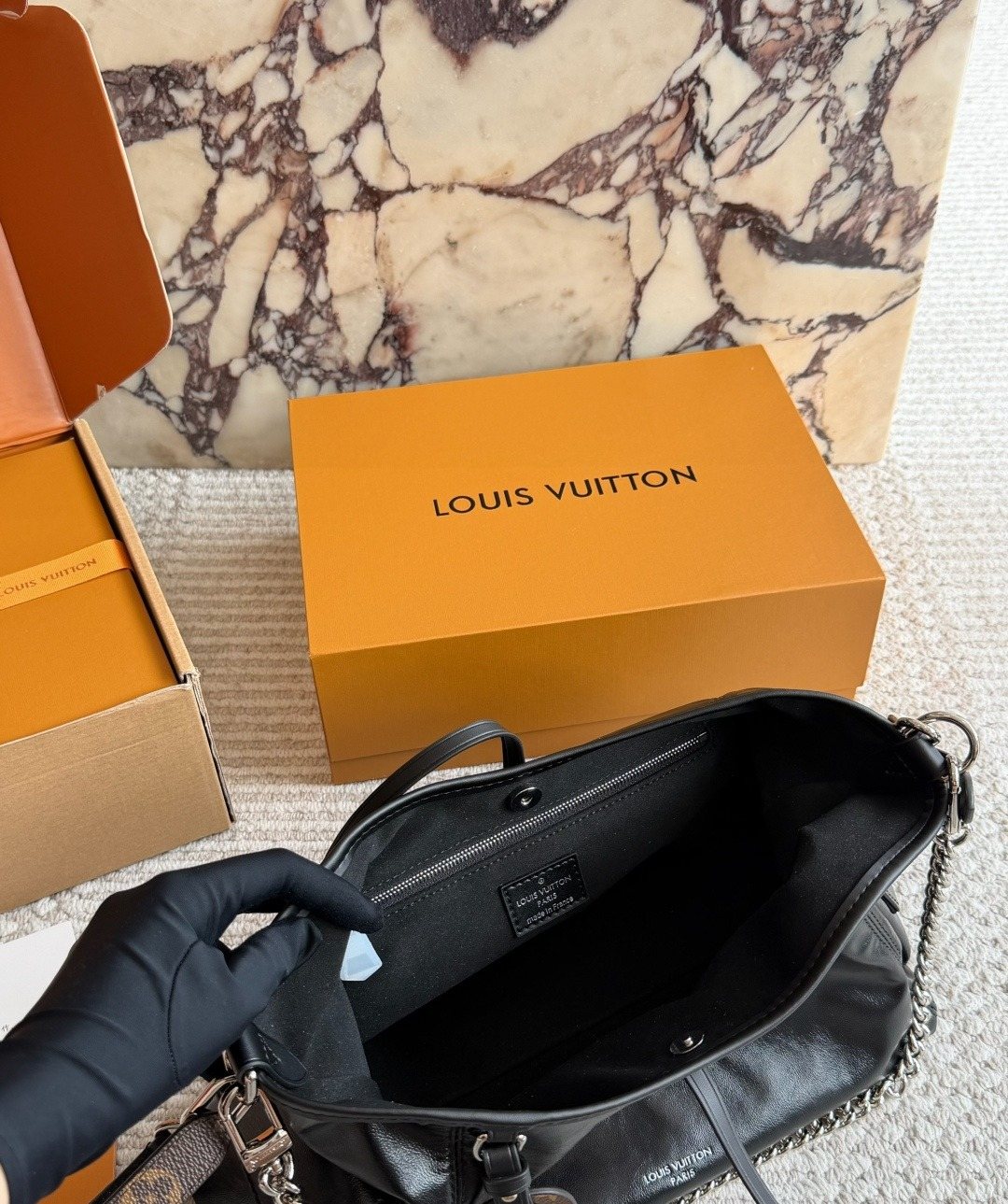 Louis Vuitton Carryall Black Shoulder Bag — detail