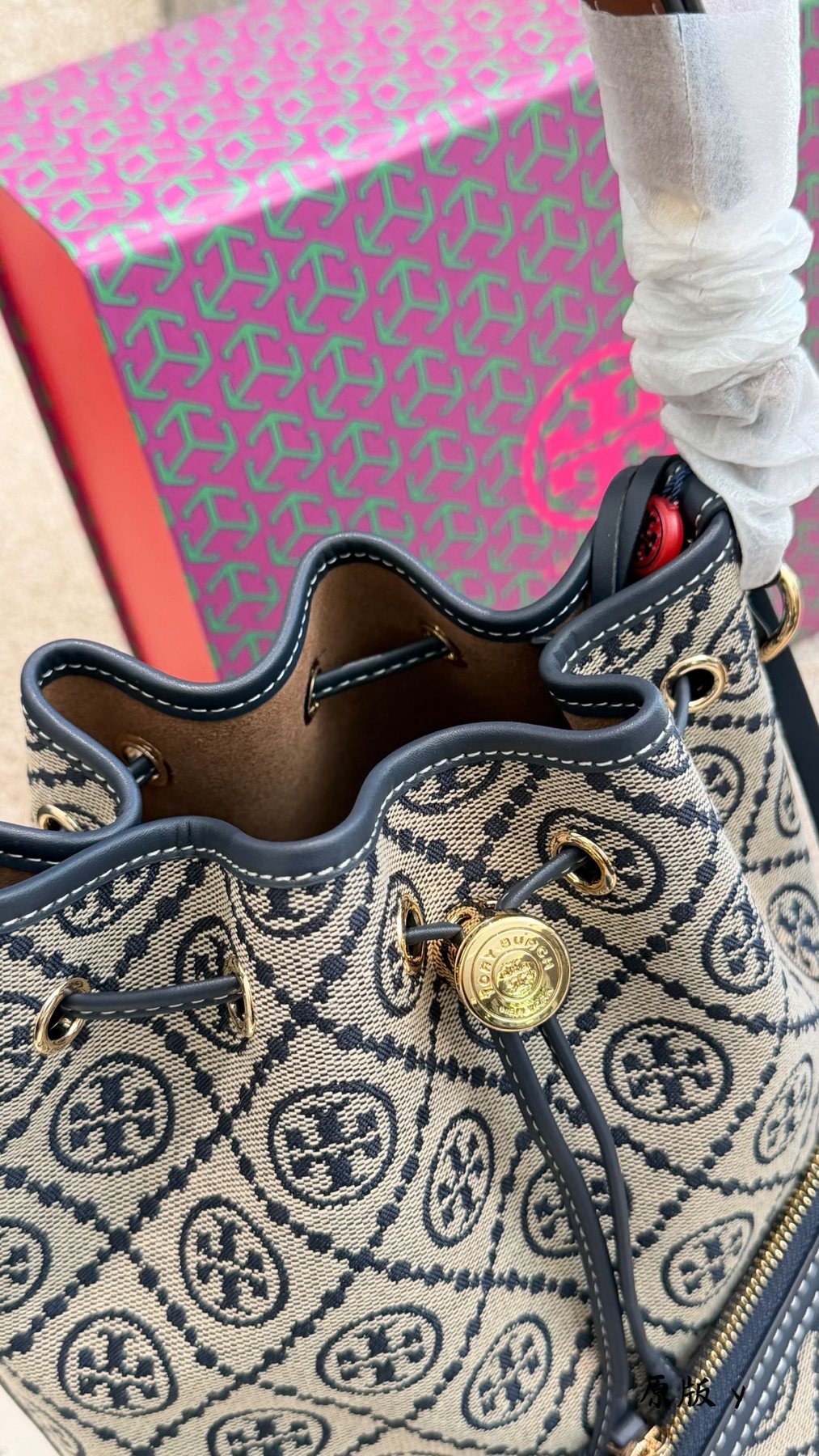 Tory Burch T Monogram Scalloped Bucket Bag — detail