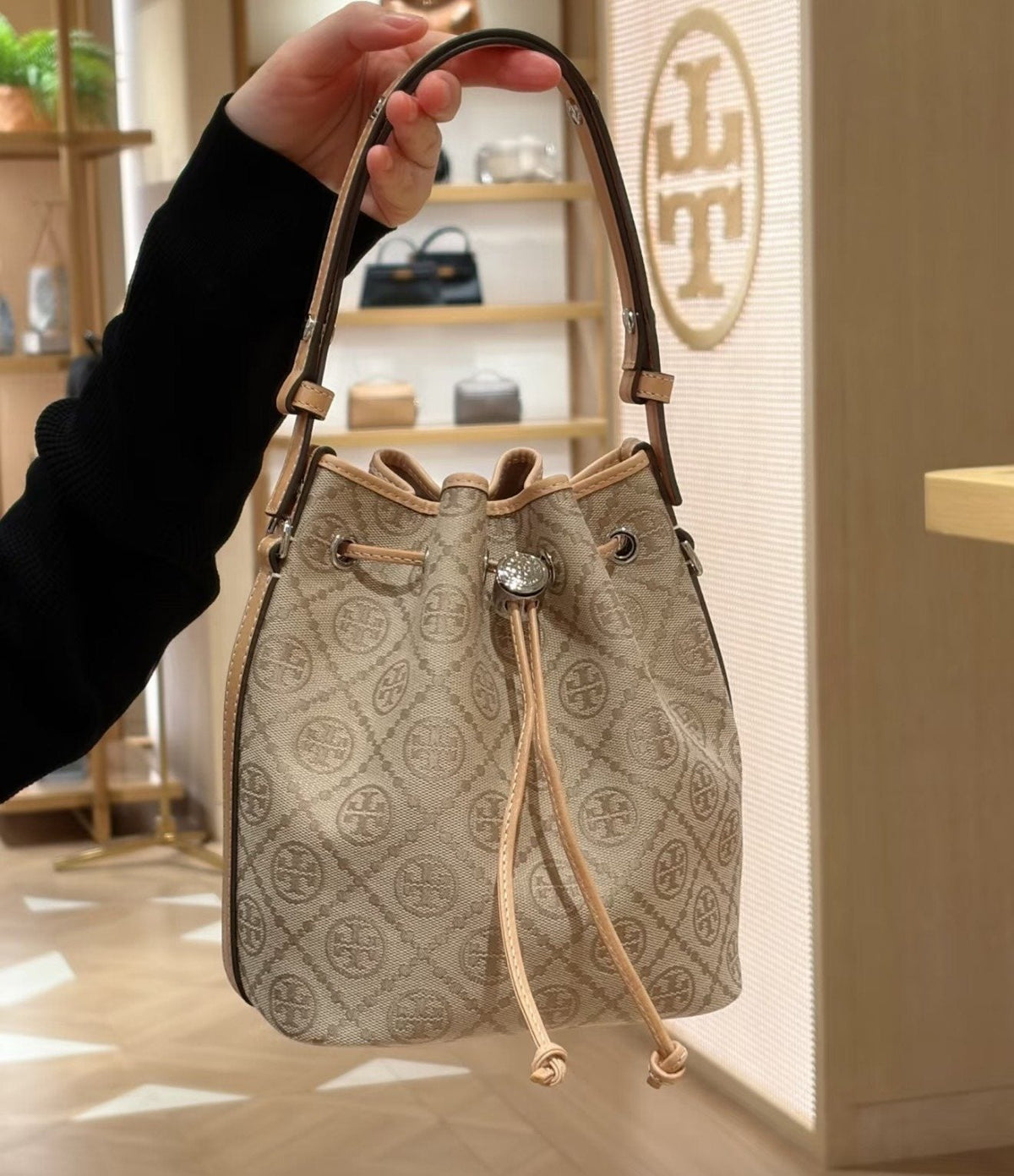 Tory Burch T Monogram Scalloped Bucket Bag — model