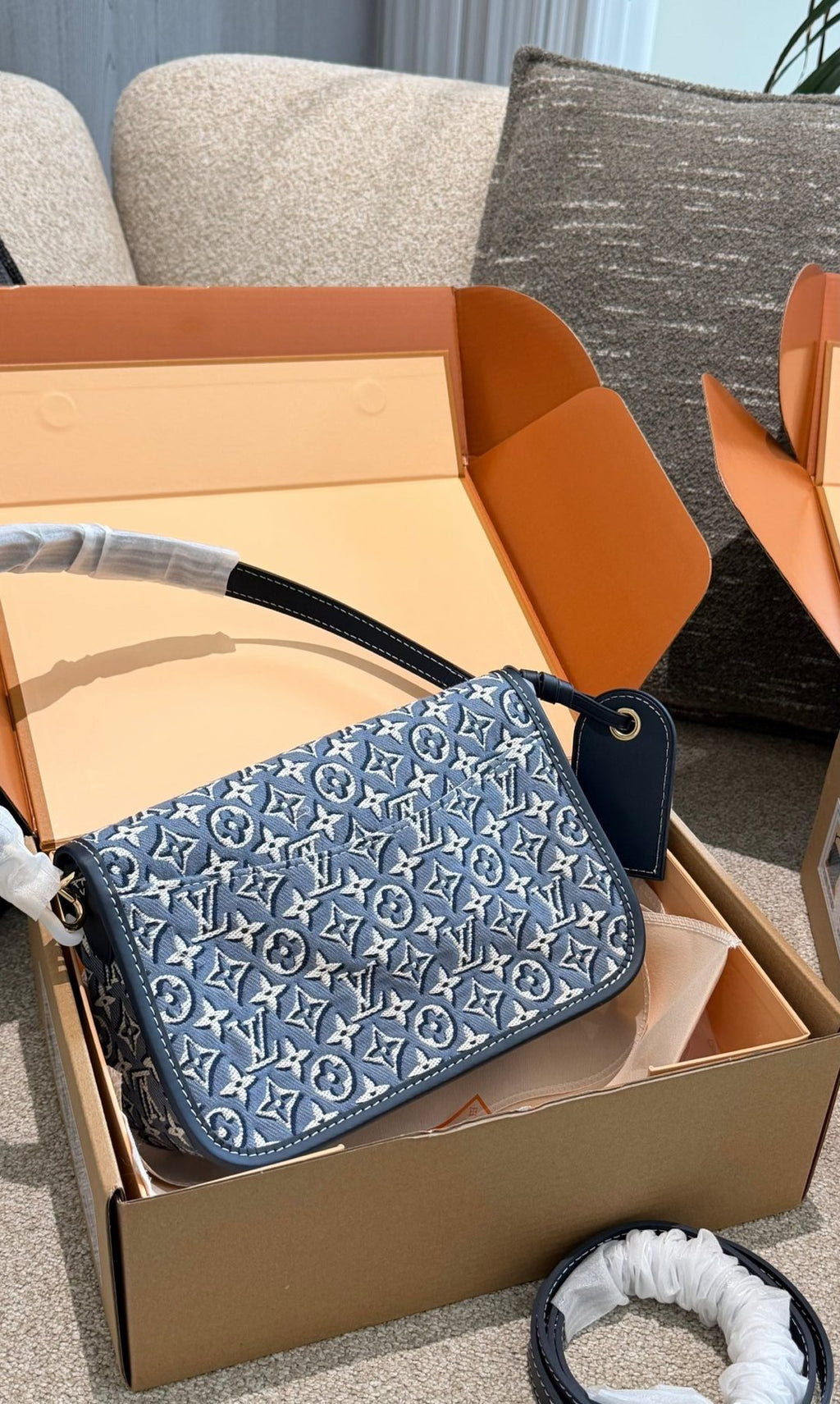 Louis Vuitton Pochette Métis Blue Monogram Flap Bag — back