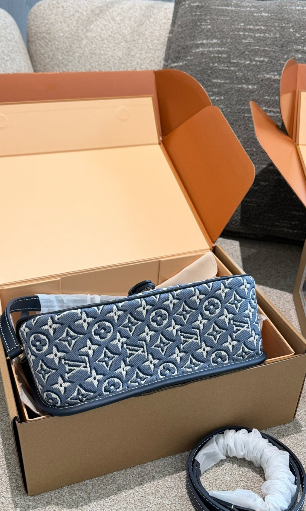 Louis Vuitton Pochette Métis Blue Monogram Flap Bag — detail