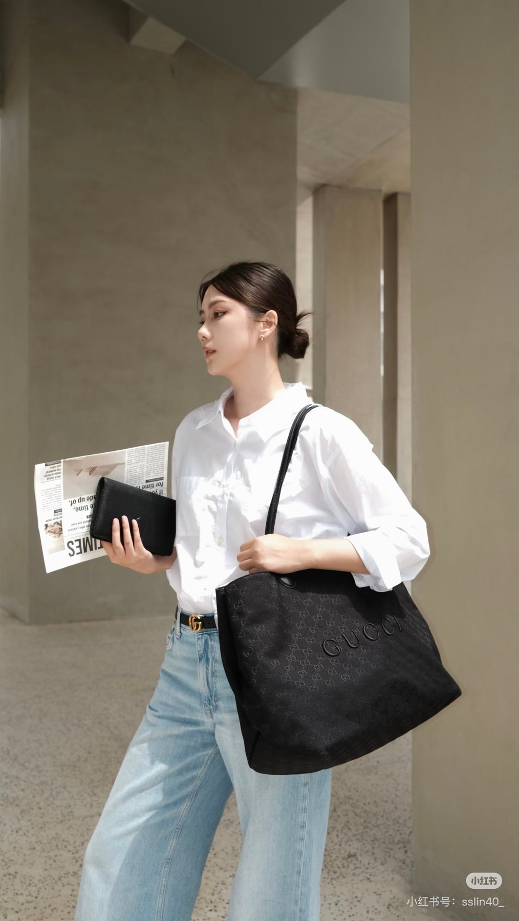 Gucci Lettered Shoulder Tote — model