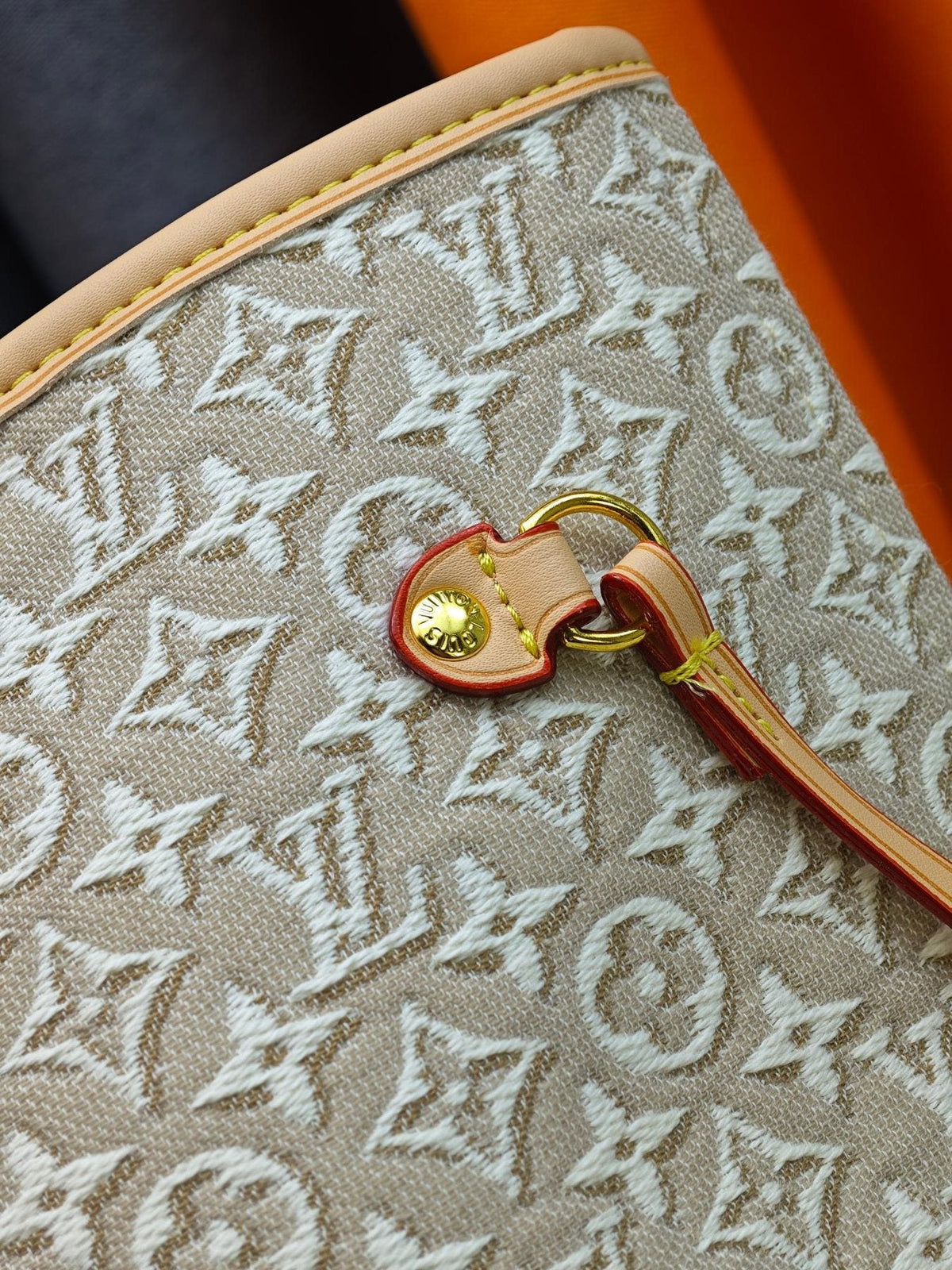 Louis Vuitton Neverfull Monogram Tote Bag — detail