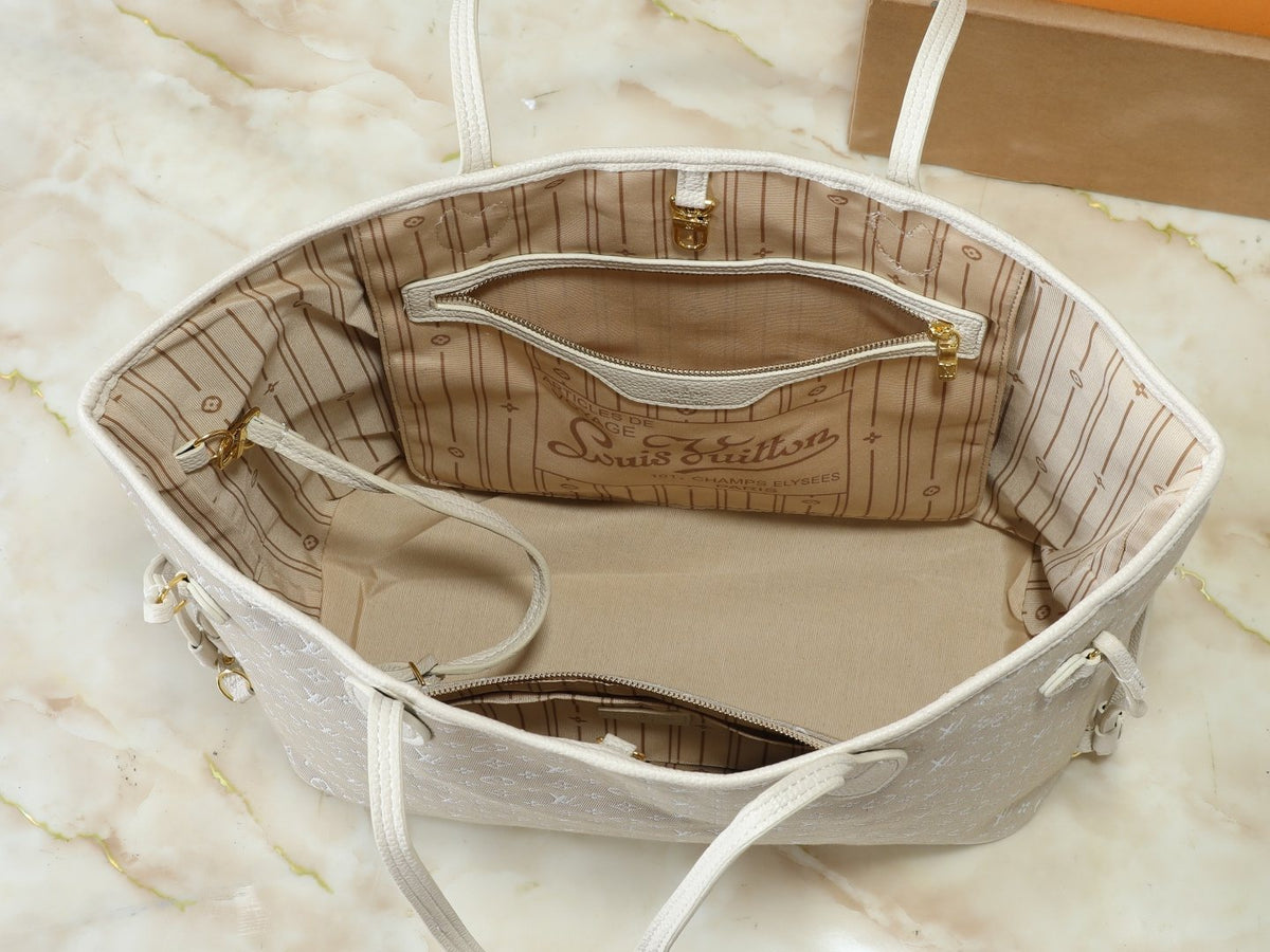 Louis Vuitton Neverfull Monogram Tote with Zip Pouch — detail