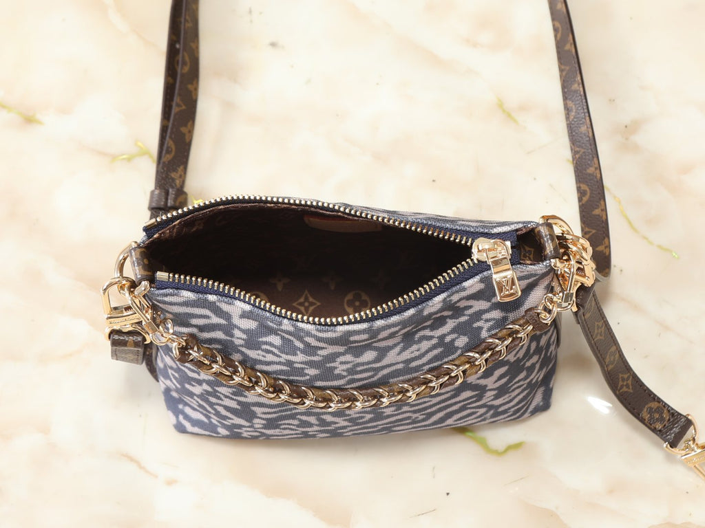 Louis Vuitton Multipass Blue-Gray Patterned Shoulder Bag — detail