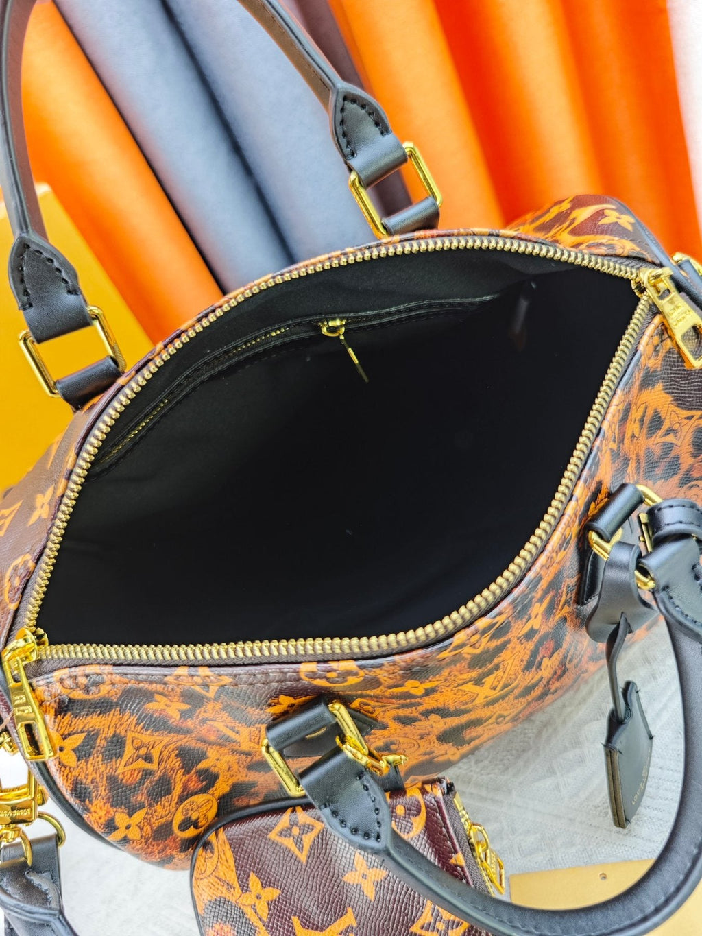 Louis Vuitton Speedy Bandoulière Animal-Print Satchel — detail