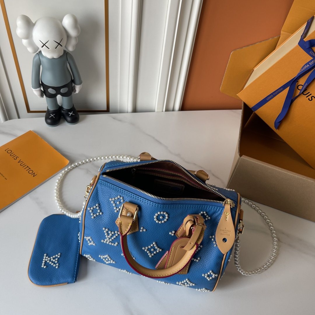 Louis Vuitton Speedy Bandoulière Pearl-Like Motif Satchel — detail