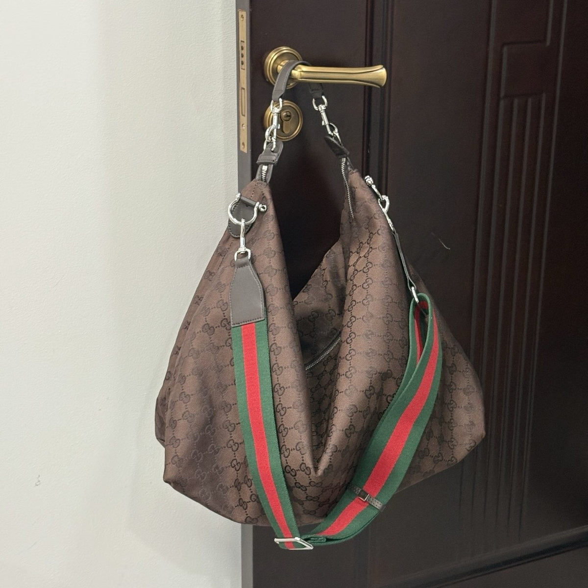 Gucci Curved-Pocket Linked-Handle Shoulder Bag — side
