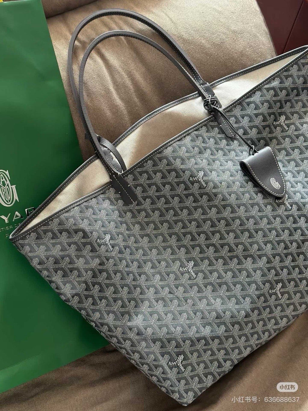 Goyard Geometric Pattern Tote with Tethered Pouch — detail