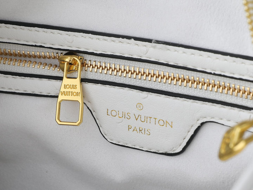 Louis Vuitton Speedy Soft Bandoulière Monogram Bag — detail