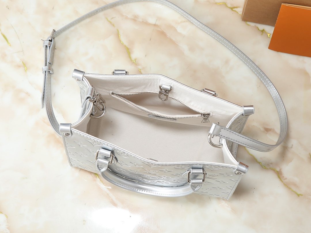 Louis Vuitton OnTheGo Structured Tote Bag — detail