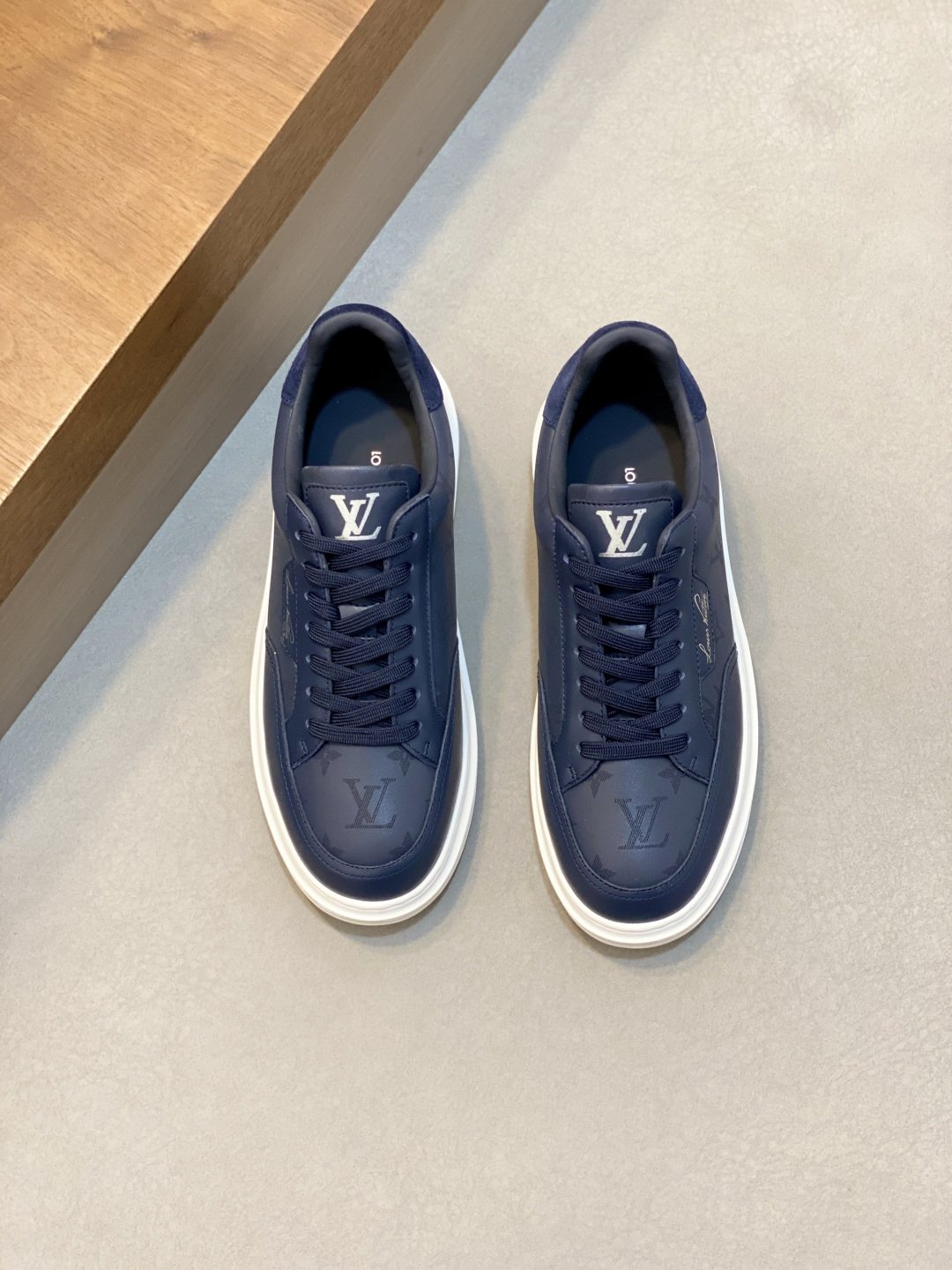 Louis Vuitton Patterned Low-Top Sneakers — front