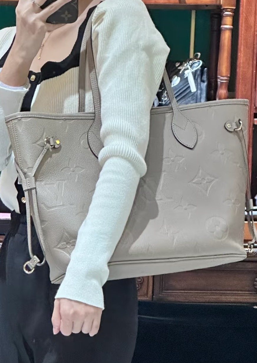 Louis Vuitton Neverfull Monogram Tote — model