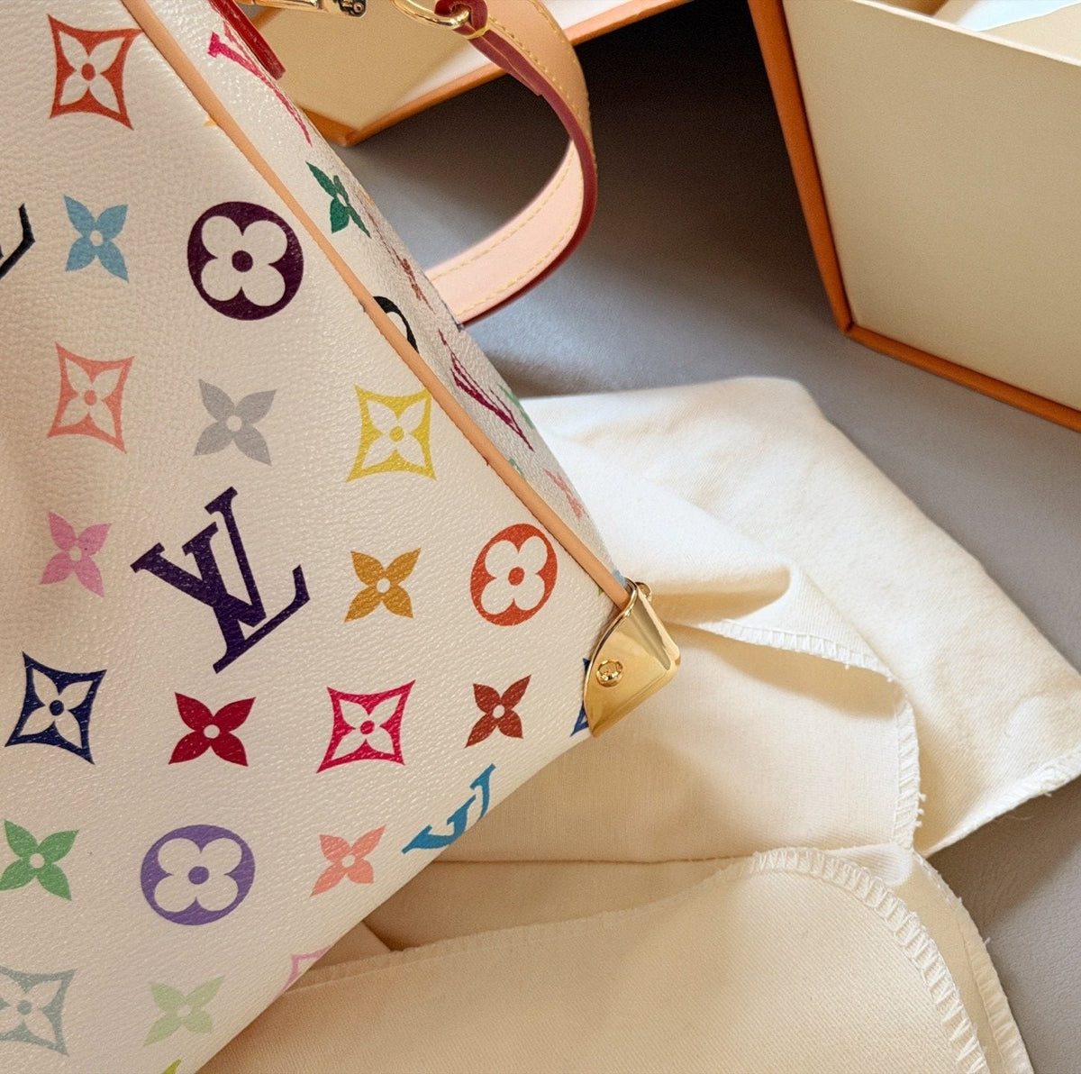 Louis Vuitton Speedy White Multicolor Monogram Satchel — detail
