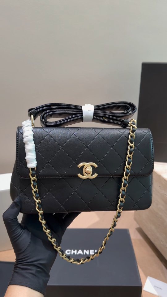 Chanel CF Diamond-Quilted Flap Shoulder Bag — front