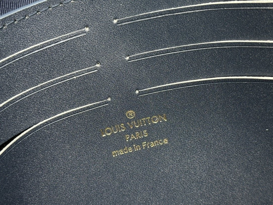 Louis Vuitton Pochette Voyage Monogram Heart Clutch — detail