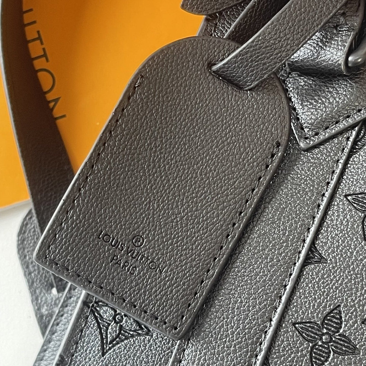 Louis Vuitton Sac Plat Monogram Tote Bag — detail