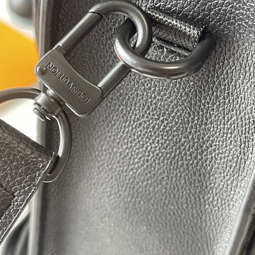 Louis Vuitton Sac Plat Monogram Tote Bag — detail