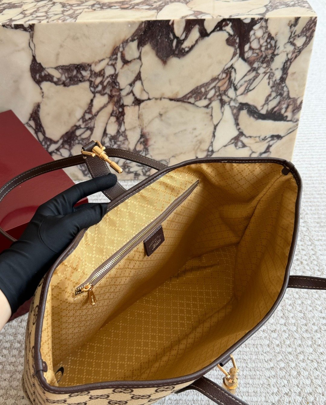Gucci Londra GG Tote Bag — detail