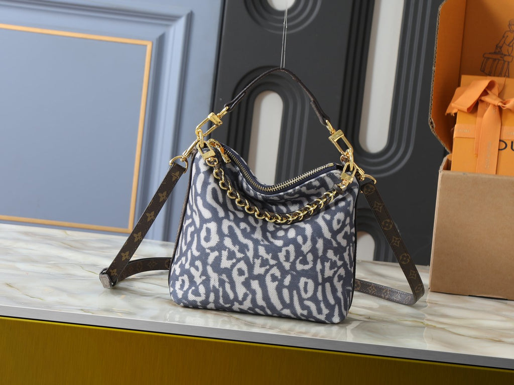 Louis Vuitton Multipass Patterned Chain Handbag — front