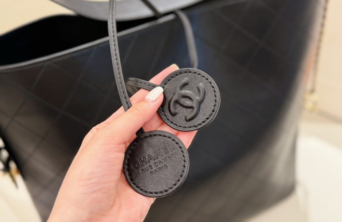 Chanel Diamond-Quilted Bucket Shoulder Bag — detail