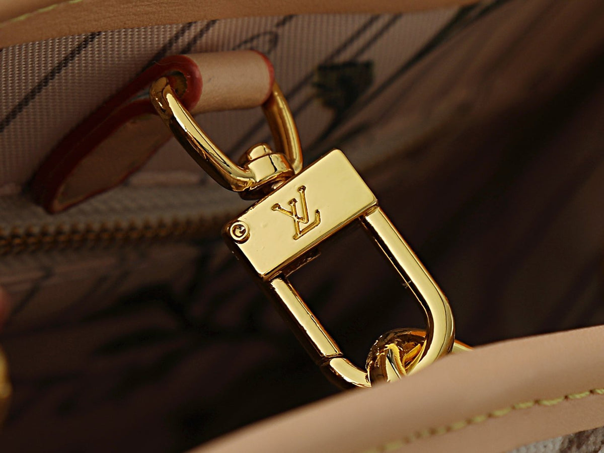 Louis Vuitton Stamp OnTheGo Monogram Tote — detail