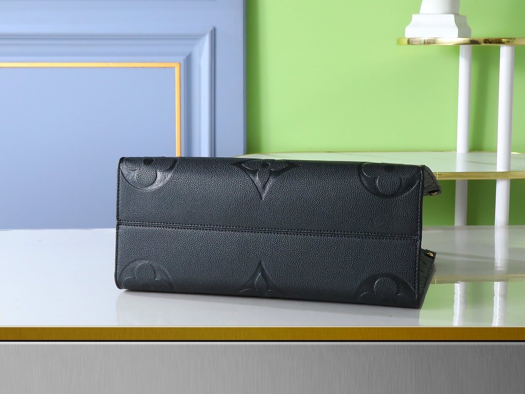 Louis Vuitton Onthego Monogram Empreinte Tote — detail